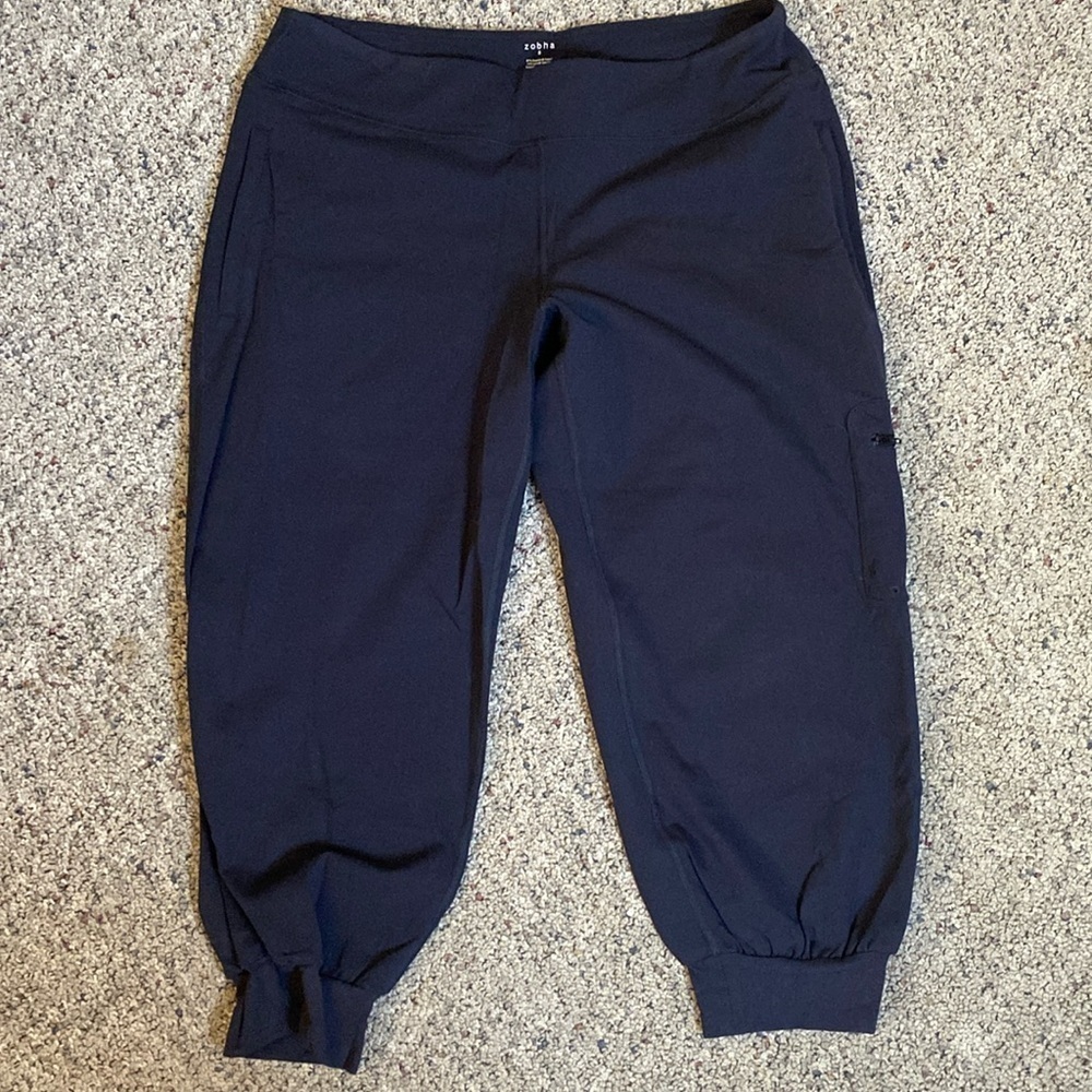 Zobha Cropped Joggers Black Hand Zipper Pockets Zipper Pocket Left Mid Leg NWOT
